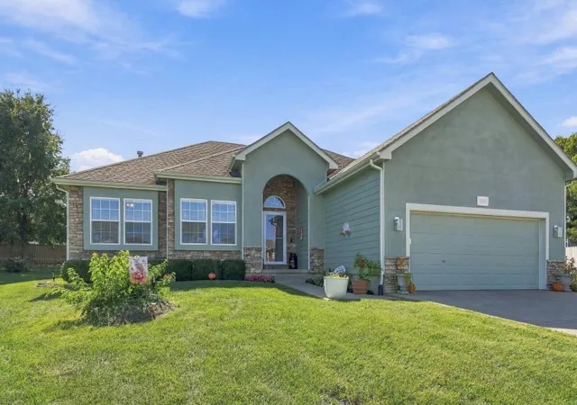 Photo 4 of Single family home for sale at 16911 Tucker Ct, Basehor, KS 66007 | MLS# 2644928 | Listing updated on 2026-10-08