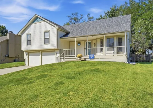 Single family home for sale at 304 20th Avenue S, Greenwood, MO 64034 | MLS# 2644932