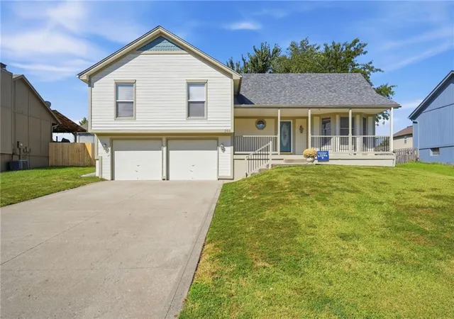Photo 1 of Single family home for sale at 304 20th Avenue S, Greenwood, MO 64034 | MLS# 2644932 | Listing updated on 2026-10-03