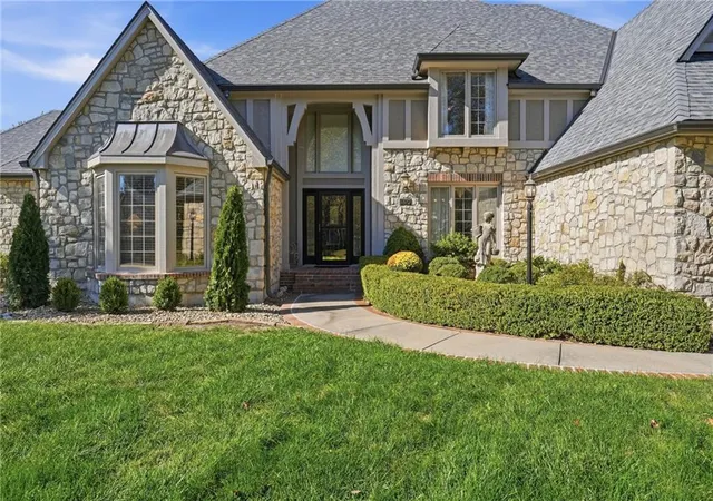 Photo 2 of Single family home for sale at 4329 Se Furlong Dr, Lees Summit, MO 64082 | MLS# 2644944 | Listing updated on 2026-10-08