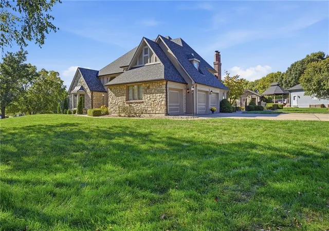 Photo 3 of Single family home for sale at 4329 Se Furlong Dr, Lees Summit, MO 64082 | MLS# 2644944 | Listing updated on 2026-10-08