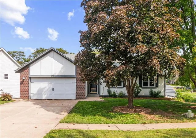 Photo 1 of Single family home for sale at 2160 Ne Concord St, Lees Summit, MO 64086 | MLS# 2644945 | Listing updated on 2026-10-01