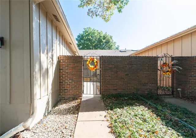 Photo 2 of Townhouse for sale at 2214 Condolea Ter, Leawood, KS 66209 | MLS# 2644947 | Listing updated on 2026-10-10