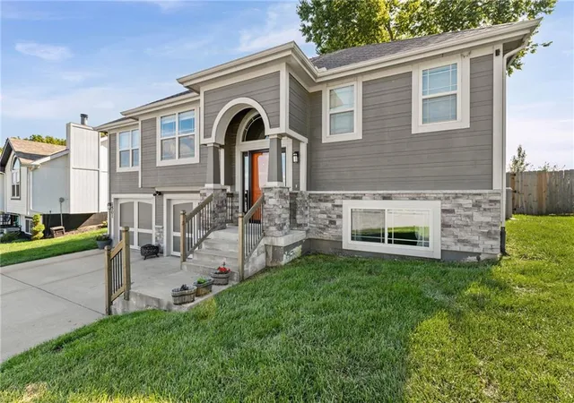 Single family home for sale at 1501 NE 196th Street, Smithville, MO 64089 | MLS# 2644952