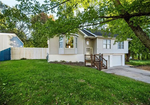 Photo 3 of Single family home for sale at 1402 N 15th Street, Atchison, KS 66002 | MLS# 2644953 | Listing updated on 2026-10-21