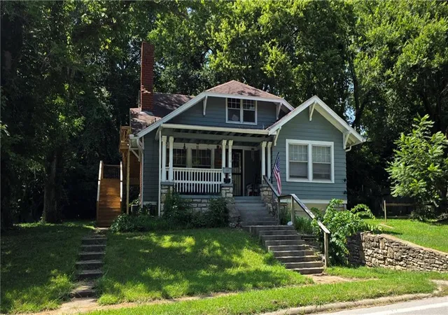 Photo 1 of Sale Pending at 816 East St, Parkville, MO 64152 | MLS# 2644954 | Listing updated on 2026-10-04