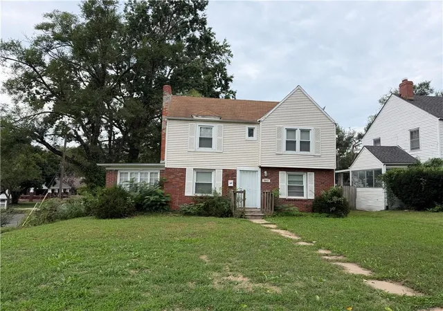 Photo 1 of Sale Pending at 6042 Paseo Blvd, Kansas City, MO 64110 | MLS# 2644957 | Listing updated on 2026-10-01