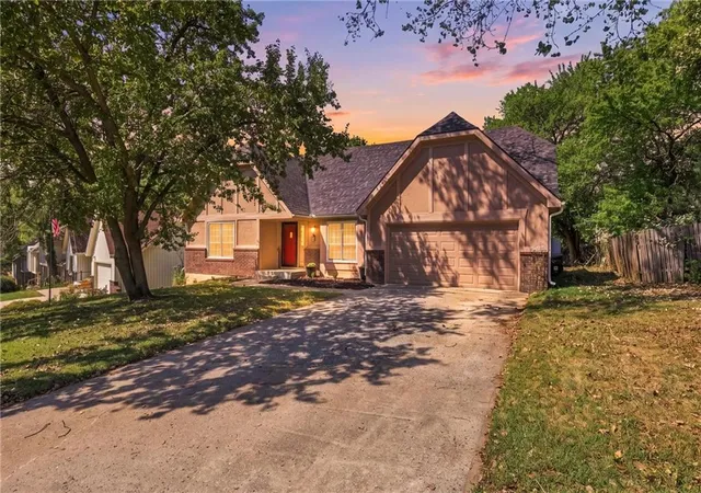 Photo 2 of Sale Pending at 11800 W 99th Terrace, Overland Park, KS 66214 | MLS# 2644958 | Listing updated on 2026-10-04