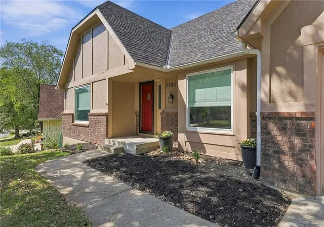 Photo 3 of Sale Pending at 11800 W 99th Terrace, Overland Park, KS 66214 | MLS# 2644958 | Listing updated on 2026-10-04