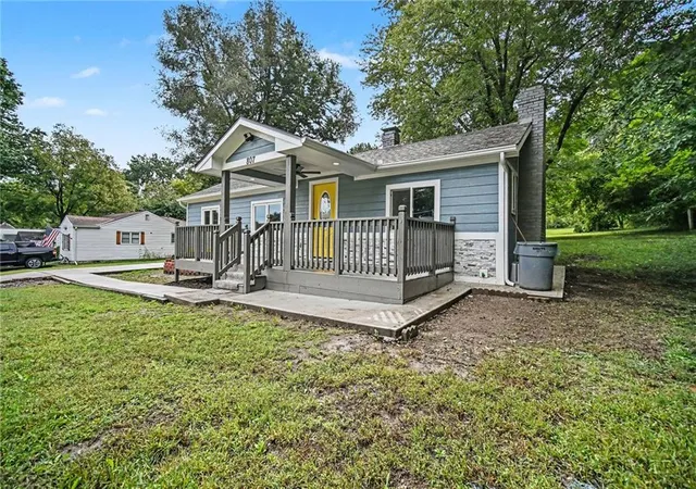 Photo 1 of Single family home for sale at 807 E Gudgell St, Independence, MO 64055 | MLS# 2644959 | Listing updated on 2026-10-02