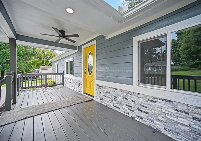 Photo 2 of Single family home for sale at 807 E Gudgell St, Independence, MO 64055 | MLS# 2644959 | Listing updated on 2026-10-02
