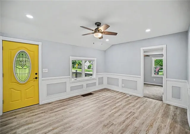 Photo 3 of Single family home for sale at 807 E Gudgell St, Independence, MO 64055 | MLS# 2644959 | Listing updated on 2026-10-02