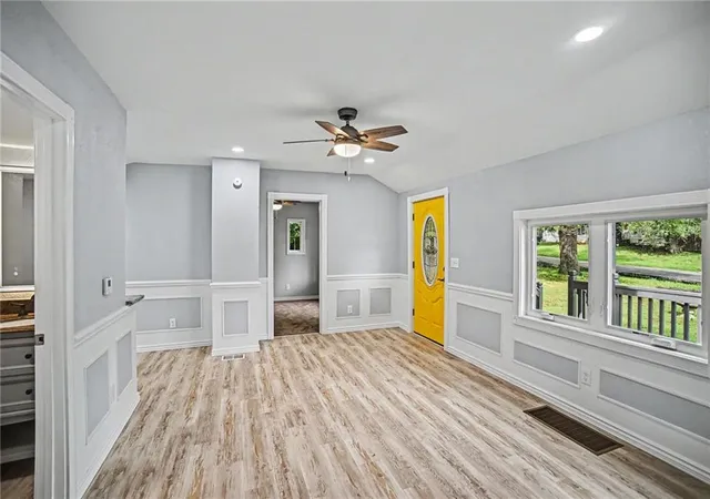 Photo 3 of Single family home for sale at 807 E Gudgell St, Independence, MO 64055 | MLS# 2644959 | Listing updated on 2026-10-02