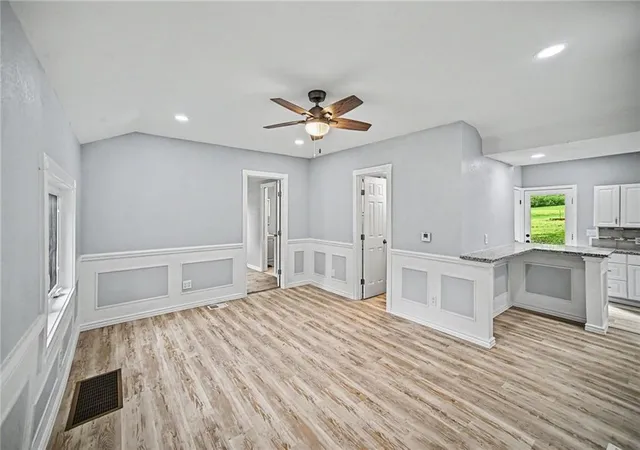 Photo 4 of Single family home for sale at 807 E Gudgell St, Independence, MO 64055 | MLS# 2644959 | Listing updated on 2026-10-02