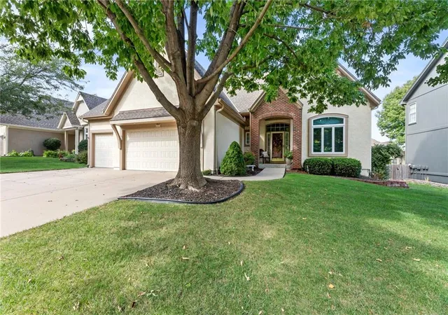 Photo 1 of Single family home for sale at 8000 W 154th Street, Overland Park, KS 66223 | MLS# 2644962 | Listing updated on 2026-10-01