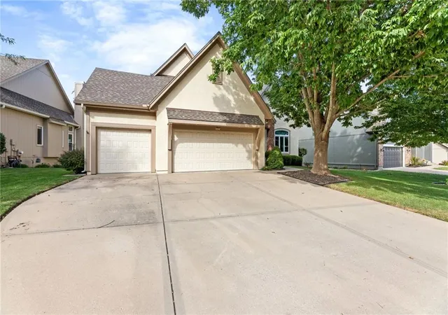 Photo 3 of Single family home for sale at 8000 W 154th Street, Overland Park, KS 66223 | MLS# 2644962 | Listing updated on 2026-10-01