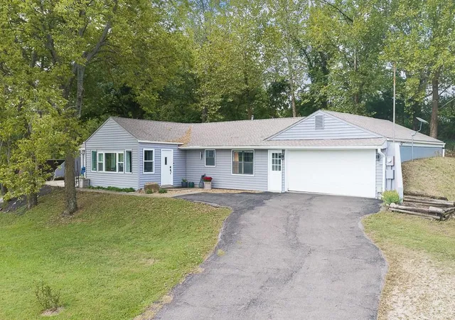 Single family home for sale at 18357 228th Street, Tonganoxie, KS 66086 | MLS# 2644968