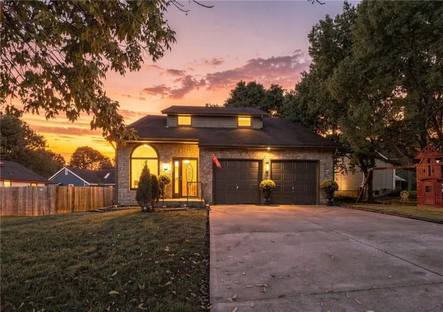 Photo 1 of Single family home for sale at 205 Nw 101st Street, Kansas City, MO 64155 | MLS# 2644971 | Listing updated on 2026-10-08