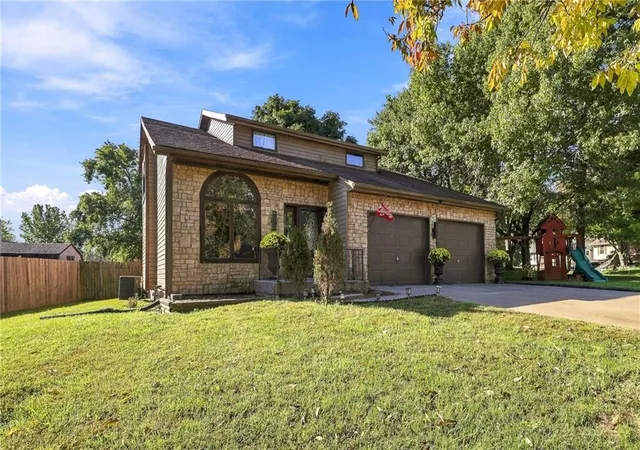 Photo 3 of Single family home for sale at 205 NW 101st Street, Kansas City, MO 64155 | MLS# 2644971 | Listing updated on 2026-10-08