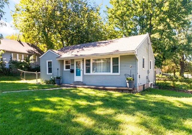 Photo 2 of Single family home for sale at 1422 N Spring St, Independence, MO 64050 | MLS# 2644975 | Listing updated on 2026-10-03