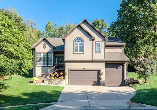 Photo 1 of Single family home for sale at 17212 W 68th Street, Shawnee, KS 66217 | MLS# 2644978 | Listing updated on 2026-10-09