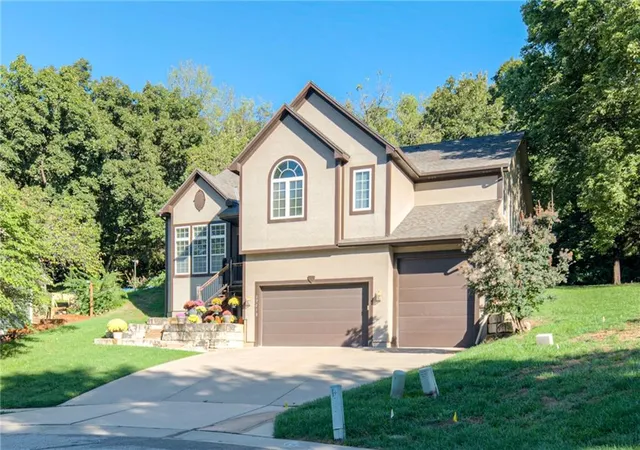 Photo 2 of Single family home for sale at 17212 W 68th Street, Shawnee, KS 66217 | MLS# 2644978 | Listing updated on 2026-10-09