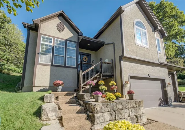 Photo 3 of Single family home for sale at 17212 W 68th Street, Shawnee, KS 66217 | MLS# 2644978 | Listing updated on 2026-10-09