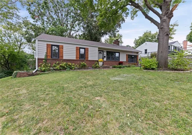 Photo 3 of Single family home for sale at Dover St, Kansas City, KS 66106 | MLS# 2644980 | Listing updated on 2026-10-01