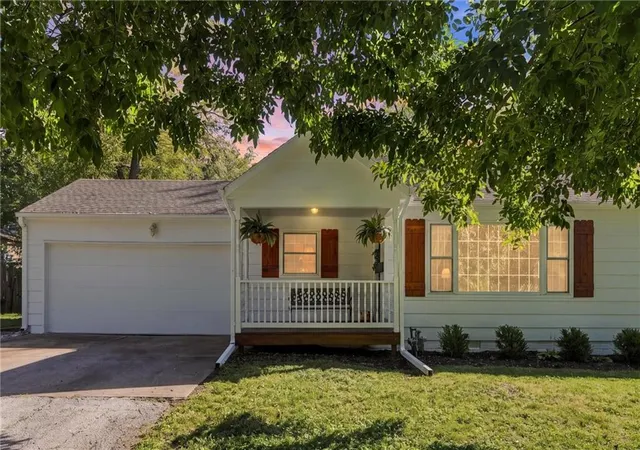 Photo 2 of Single family home for sale at 8621 Floyd St, Overland Park, KS 66212 | MLS# 2644982 | Listing updated on 2026-10-08