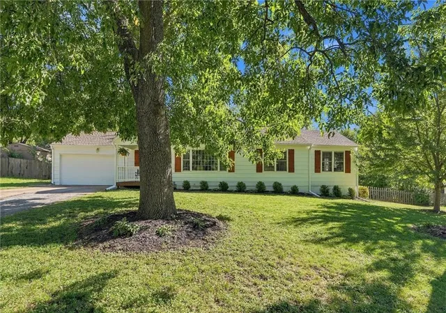 Photo 3 of Single family home for sale at 8621 Floyd St, Overland Park, KS 66212 | MLS# 2644982 | Listing updated on 2026-10-08