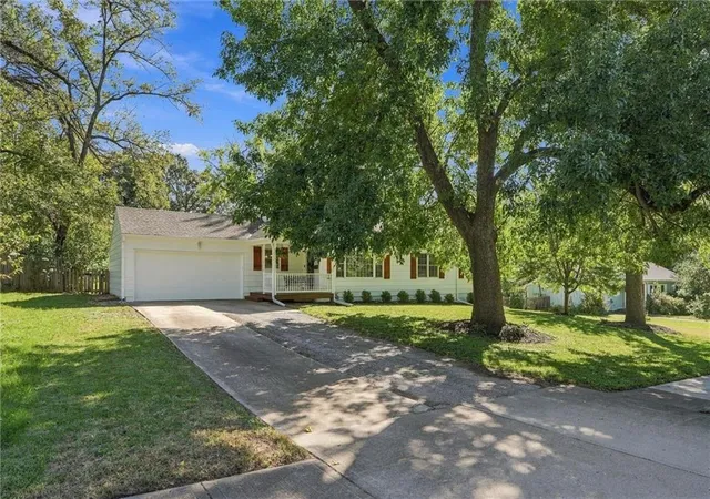 Photo 3 of Single family home for sale at 8621 Floyd St, Overland Park, KS 66212 | MLS# 2644982 | Listing updated on 2026-10-08