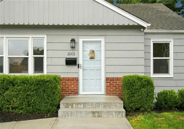 Photo 4 of Single family home for sale at 2001 W 73rd Street, Prairie Village, KS 66208 | MLS# 2644985 | Listing updated on 2026-10-05