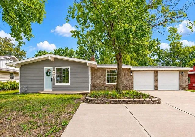 Photo 2 of Single family home for sale at 7132 Parallel Pkwy, Kansas City, KS 66112 | MLS# 2644987 | Listing updated on 2026-10-03