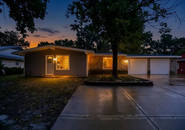 Photo 3 of Single family home for sale at 7132 Parallel Pkwy, Kansas City, KS 66112 | MLS# 2644987 | Listing updated on 2026-10-03