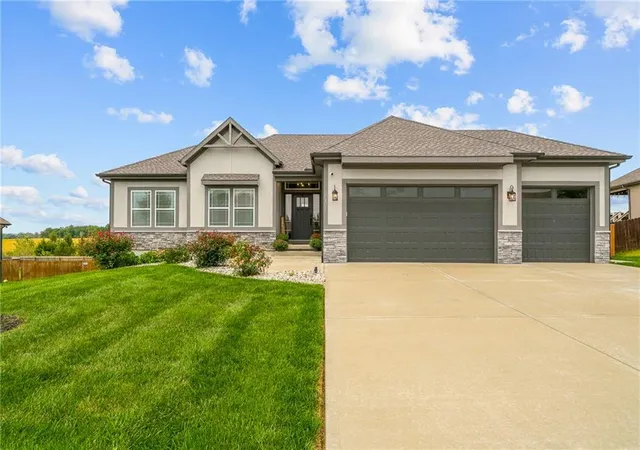 Photo 1 of Single family home for sale at 27827 E 133rd Street, Lees Summit, MO 64086 | MLS# 2644990 | Listing updated on 2026-10-08