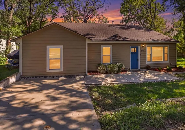 Photo 2 of Single family home for sale at 918 Pine St, Eudora, KS 66025 | MLS# 2644991 | Listing updated on 2026-10-09