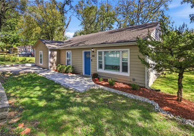 Photo 3 of Single family home for sale at 918 Pine St, Eudora, KS 66025 | MLS# 2644991 | Listing updated on 2026-10-09