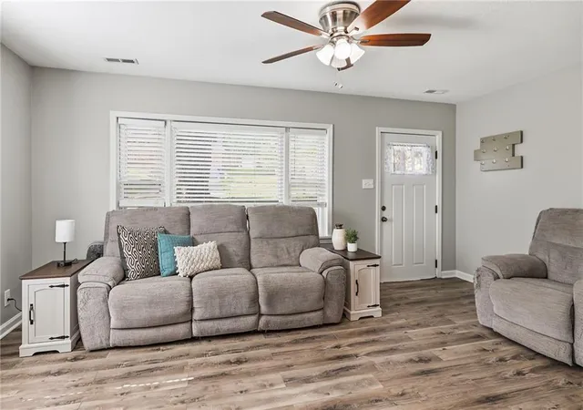 Photo 4 of Single family home for sale at 918 Pine St, Eudora, KS 66025 | MLS# 2644991 | Listing updated on 2026-10-09
