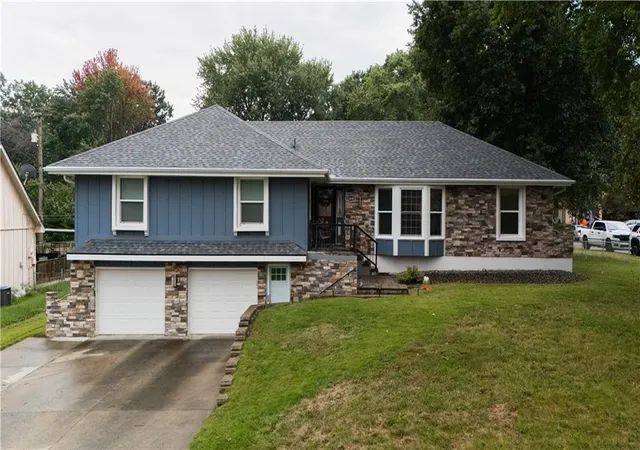 Single family home for sale at 13401 E 51st Street, Kansas City, MO 64133 | MLS# 2644994