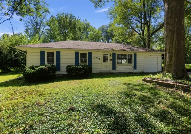 Single family home for sale at 9355 E 69th Street, Raytown, MO 64133 | MLS# 2644998