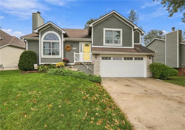 Single family home for sale at 2506 NE Springbrook St, Blue Springs, MO 64014 | MLS# 2645003