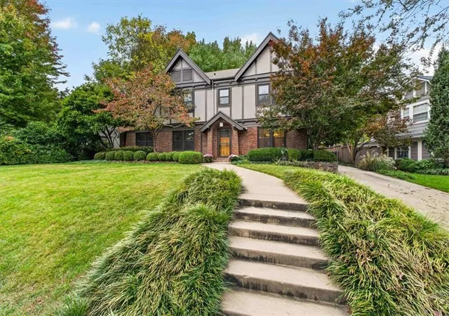 Photo 3 of Single family home for sale at 6106 Summit St, Kansas City, MO 64113 | MLS# 2645007 | Listing updated on 2026-10-30
