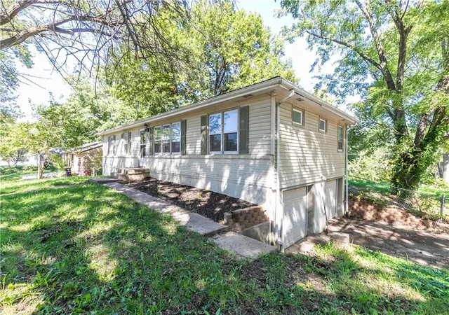 Single family home for sale at 6730 NE Ridgeway Ave, Kansas City, MO 64119 | MLS# 2645008
