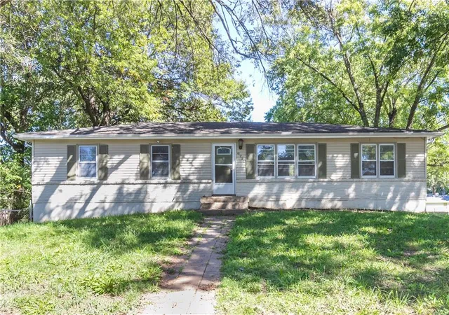 Photo 1 of Single family home for sale at 6730 NE Ridgeway Ave, Kansas City, MO 64119 | MLS# 2645008 | Listing updated on 2026-10-07
