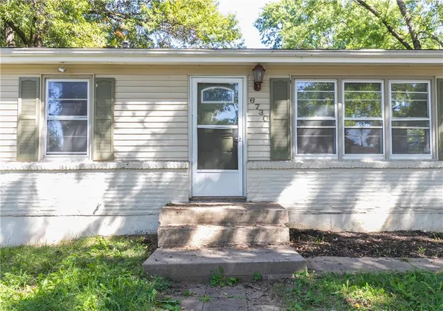 Photo 2 of Single family home for sale at 6730 NE Ridgeway Ave, Kansas City, MO 64119 | MLS# 2645008 | Listing updated on 2026-10-07