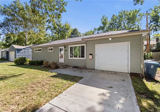 Photo 3 of Single family home for sale at 5719 W 81st Street, Prairie Village, KS 66208 | MLS# 2645010 | Listing updated on 2026-10-08