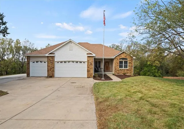 Photo 1 of Sale Pending at 326 S Blue Grass Dr, Bonner Springs, KS 66012 | MLS# 2645011 | Listing updated on 2026-10-28