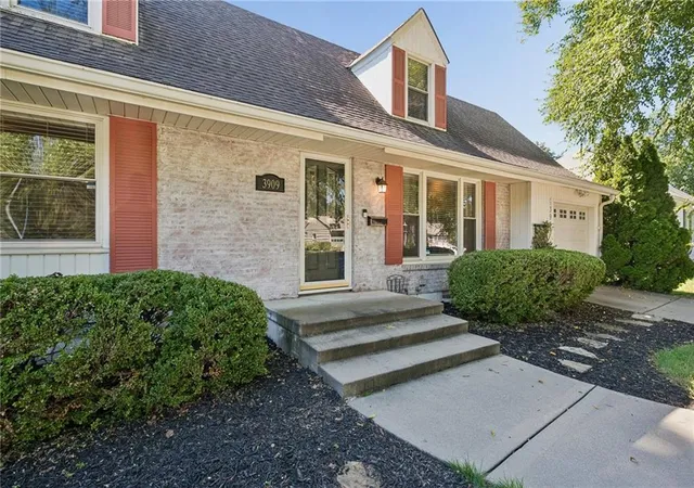 Photo 2 of Single family home for sale at 3909 NE 50th Street, Kansas City, MO 64119 | MLS# 2645016 | Listing updated on 2026-10-08