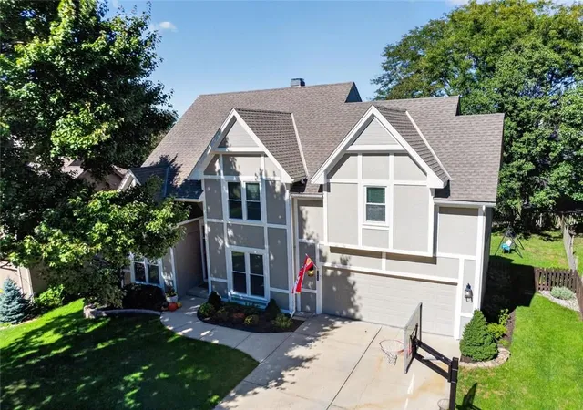 Single family home for sale at 7808 NW 76th Place, Kansas City, MO 64152 | MLS# 2645026