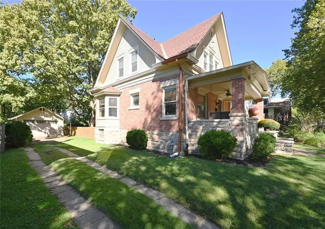 Photo 4 of Single family home for sale at 4222 Terrace St, Kansas City, MO 64111 | MLS# 2645027 | Listing updated on 2026-10-06